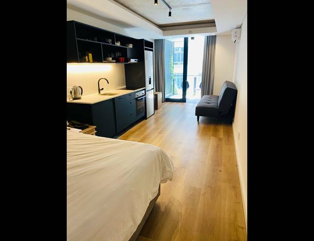 1 BEDROOM APARTMENT TO LET IN SEA POINT